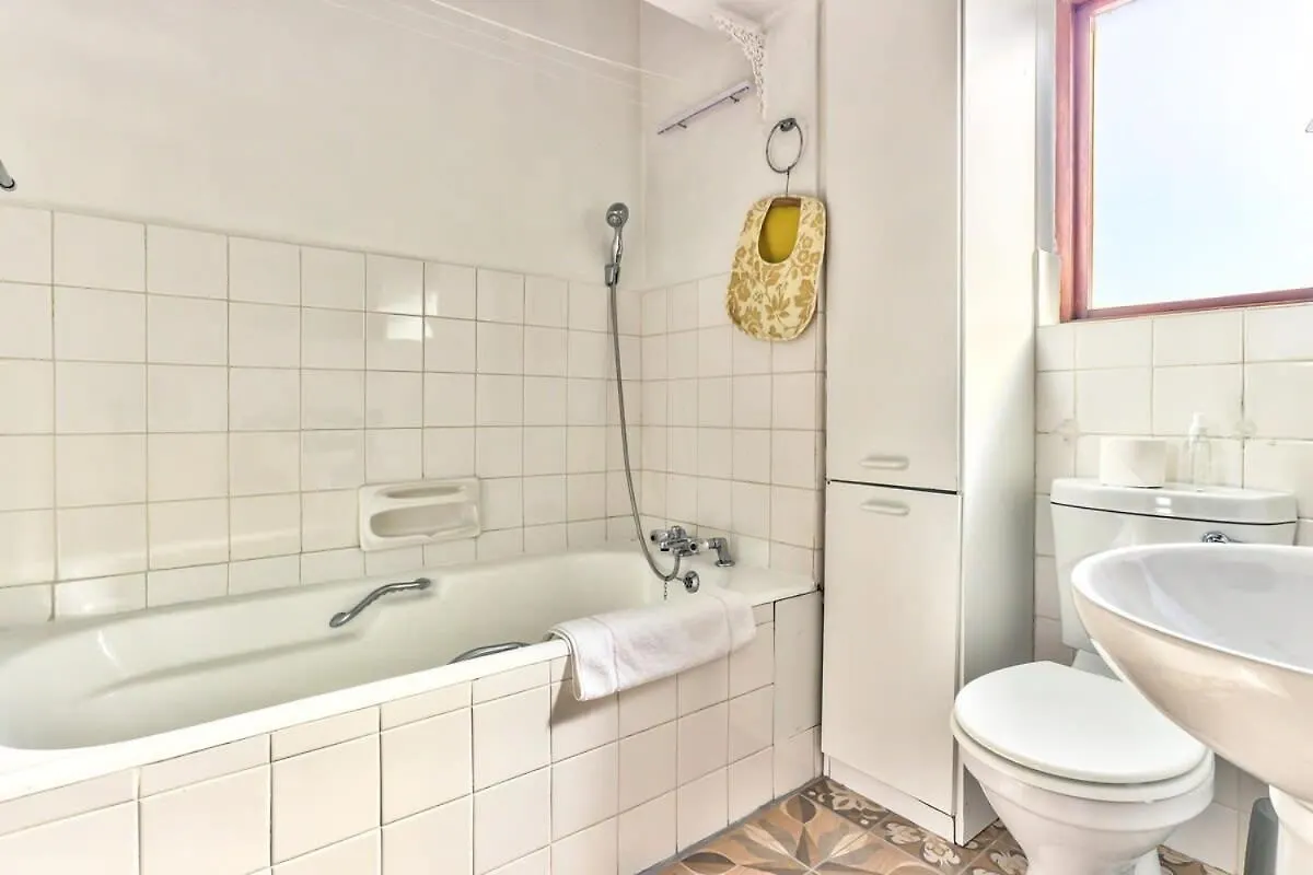 Apartment Mountain Views- Family Home, Balcony, Views! Cape Town