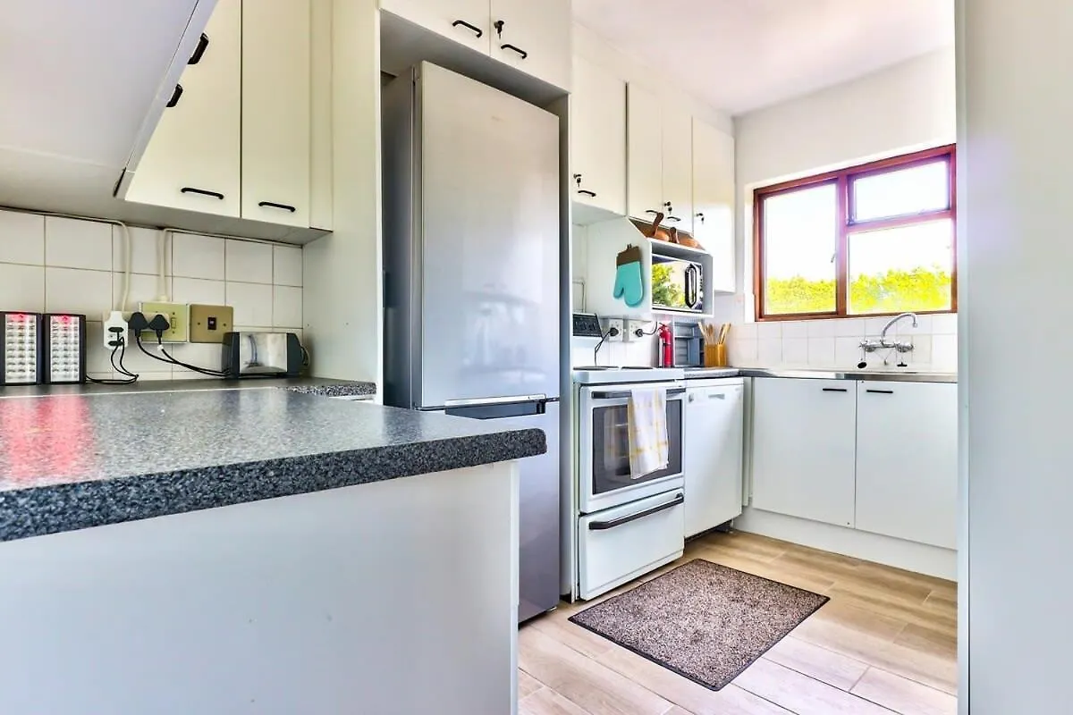 Apartment Mountain Views- Family Home, Balcony, Views! Cape Town