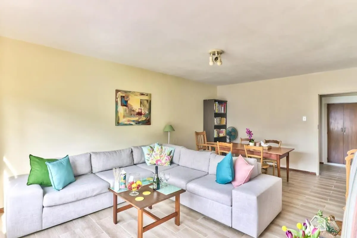 Apartment Mountain Views- Family Home, Balcony, Views! Cape Town
