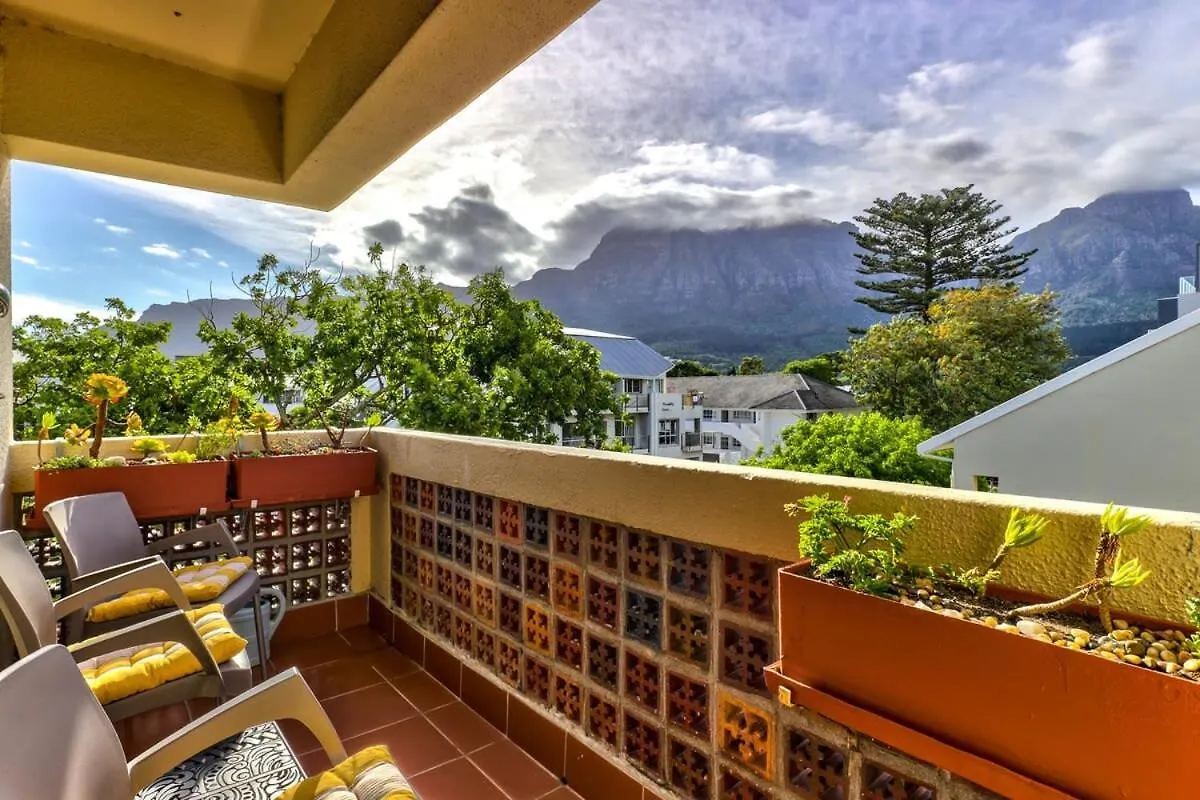 Mountain Views- Family Home, Balcony, Views! Cape Town