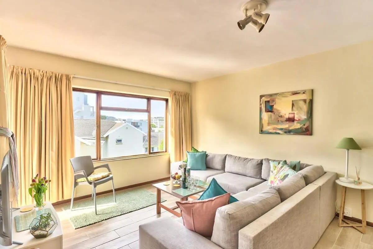 Mountain Views- Family Home, Balcony, Views! Cape Town Apartment