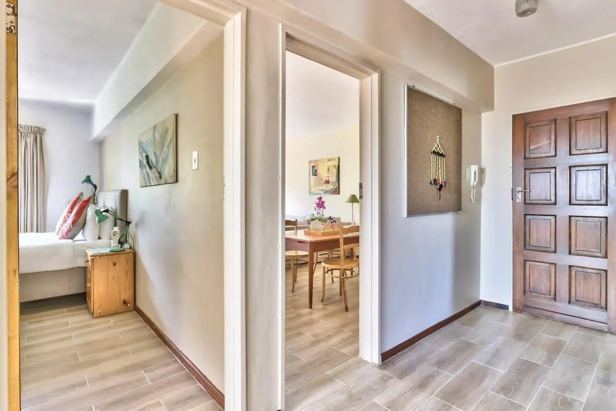 Apartment Mountain Views- Family Home, Balcony, Views! Cape Town