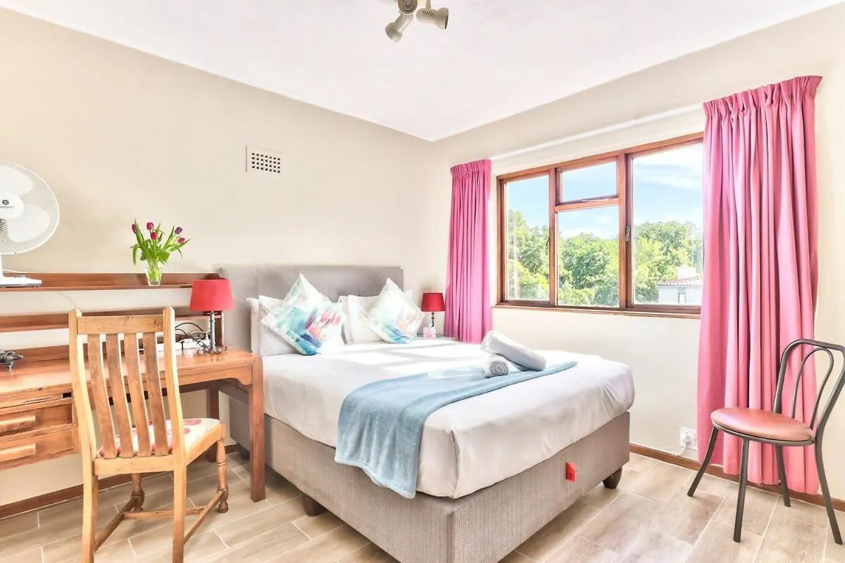 Mountain Views- Family Home, Balcony, Views! Cape Town Apartment
